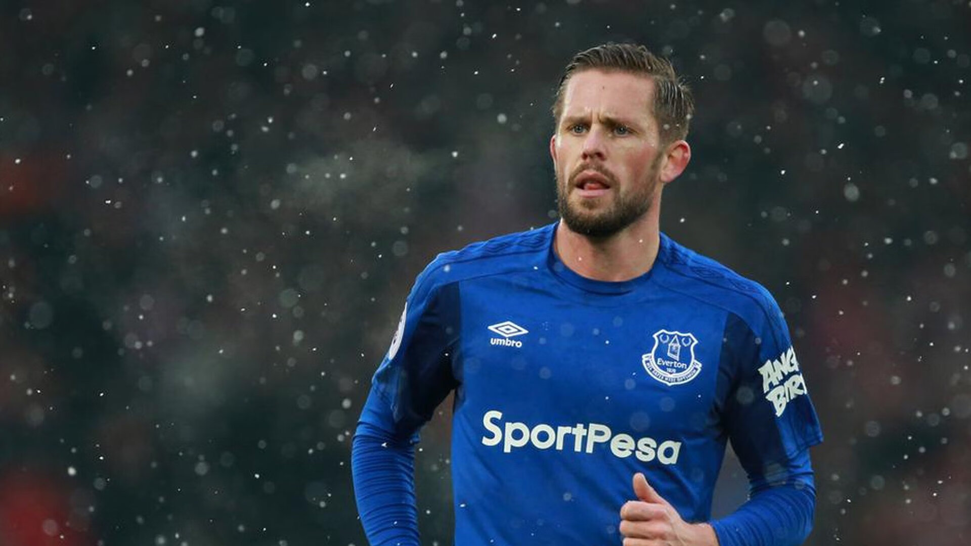 拜仁利用边后卫内收创造中路重叠优势，效力过拜仁的边后卫